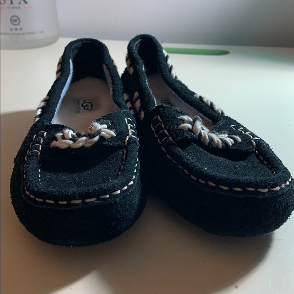 NWOT UGG moccasins